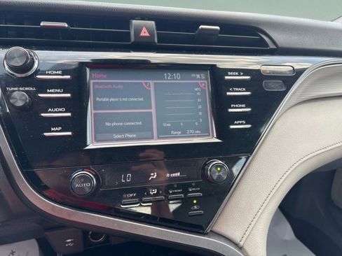 Used 2019 Toyota Camry SE FWD image 11