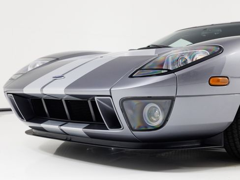 Used 2006 Ford GT RWD image 61