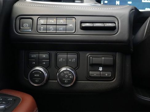 Used 2023 GMC Yukon XL Denali Ultimate image 20