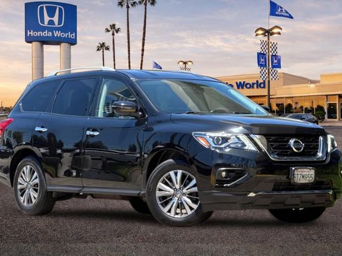 Used 2019 Nissan Pathfinder SV FWD image 2