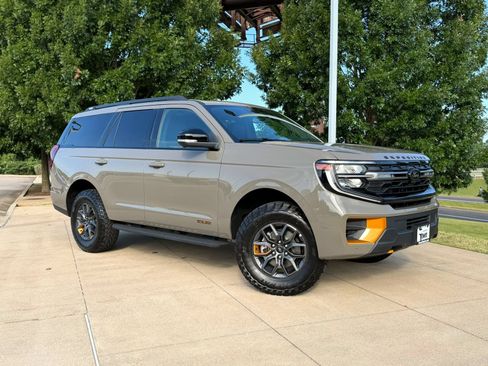Used 2026 Ford Expedition Tremor AWD/4WD image 1