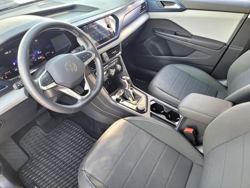 Used 2024 Volkswagen Taos SE w/ Panoramic Sunroof Package image 13