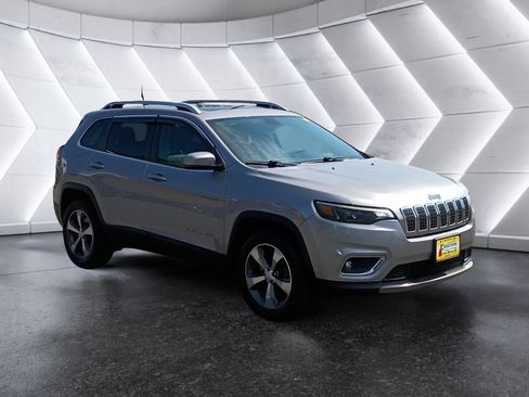 Certified 2019 Jeep Cherokee Limited w/ Luxury Group AWD/4WD image 8