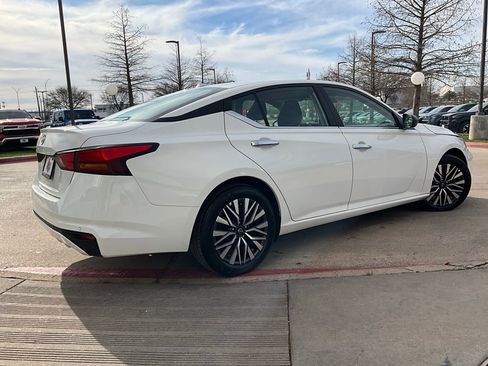 Used 2025 Nissan Altima 2.5 SV image 6