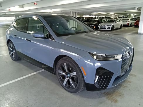 Used 2023 BMW iX xDrive50 w/ Premium Package image 4