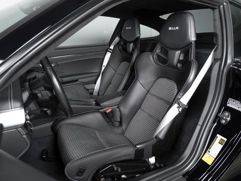 Used 2016 Porsche 911 R image 21