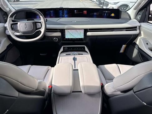 New 2026 Lincoln Navigator L Reserve AWD/4WD image 19