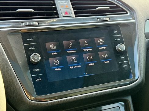 Used 2023 Volkswagen Tiguan SE image 25