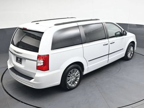 Used 2015 Chrysler Town & Country Touring-L w/ Driver Convenience Group FWD image 32