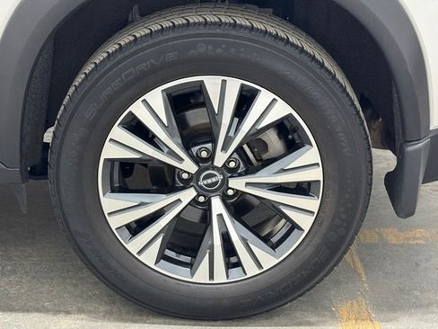 Used 2023 Nissan Rogue SV image 44