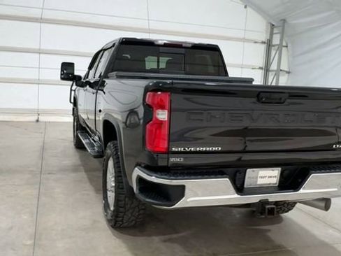 Used 2022 Chevrolet Silverado 2500 LTZ w/ LTZ Plus Package AWD/4WD image 3