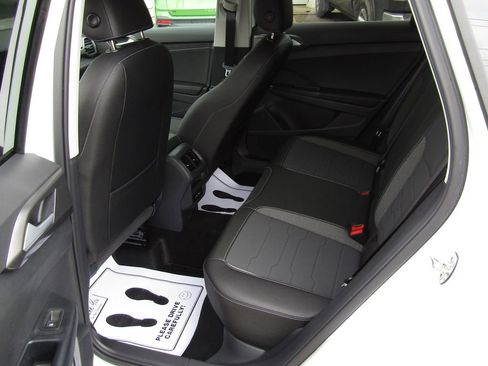New 2026 Volkswagen Taos SE AWD/4WD image 17
