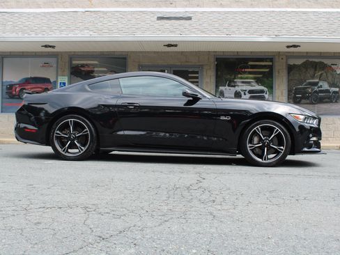 Used 2017 Ford Mustang GT Premium RWD image 29