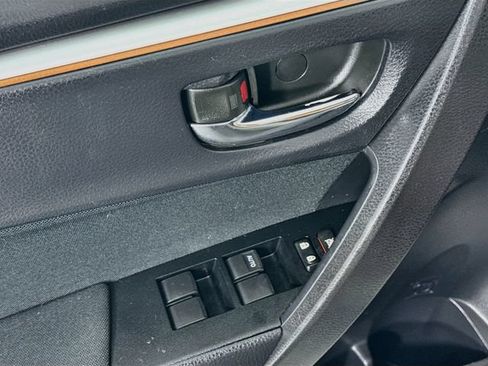 Used 2014 Toyota Corolla LE FWD image 17