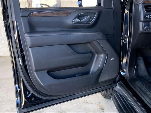 Used 2022 Chevrolet Tahoe Premier w/ Premium Package image 21
