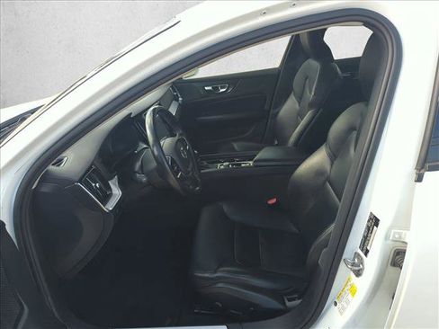 Used 2020 Volvo S60 T5 Momentum w/ Premium Package image 17
