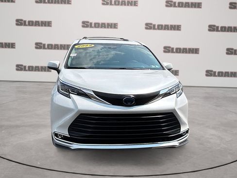 Used 2022 Toyota Sienna XLE w/ XLE Plus Package FWD image 8