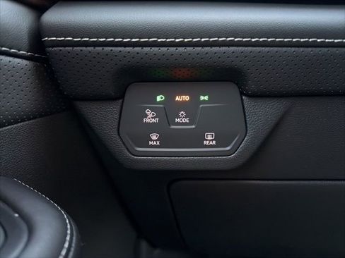 New 2026 Volkswagen Atlas SE image 17