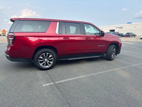 Used 2021 Chevrolet Suburban LT AWD/4WD image 2