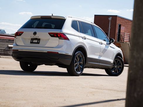 Used 2023 Volkswagen Tiguan SE FWD image 4