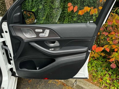 Used 2023 Mercedes-Benz GLS 450 4MATIC image 28