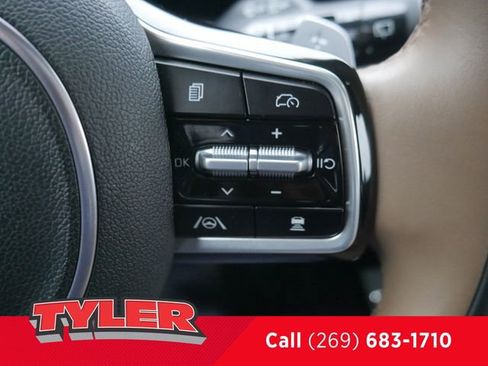 Used 2025 Kia Sorento SX Prestige w/ Olive Brown Leather Package AWD/4WD image 27