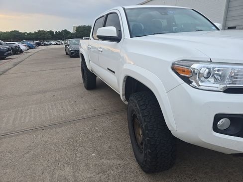 Used 2022 Toyota Tacoma SR5 image 2