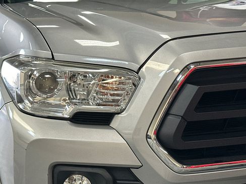 Used 2020 Toyota Tacoma SR5 RWD image 39