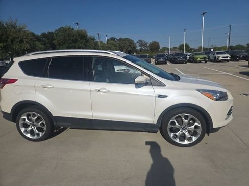 Used 2015 Ford Escape Titanium w/ Equipment Group 301A FWD image 2