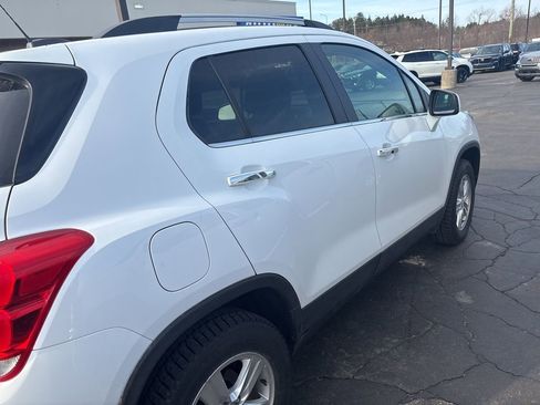 Used 2019 Chevrolet Trax LT w/ Driver Confidence Package image 6
