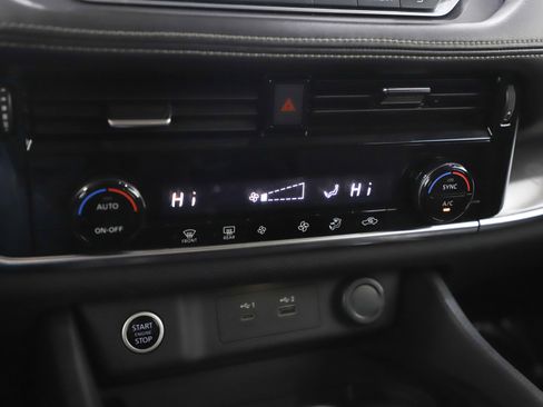 Used 2021 Nissan Rogue SV image 22