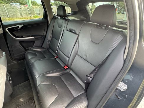 Used 2015 Volvo XC60 T5 Premier w/ Proximity Package image 9