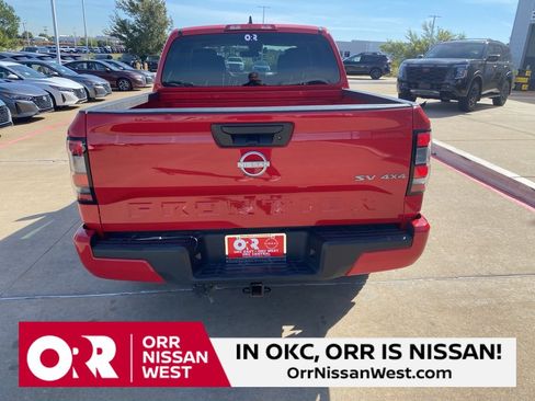 Used 2024 Nissan Frontier SV image 4
