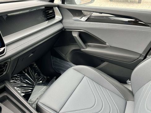 New 2026 Volkswagen Tiguan SE R-Line AWD/4WD image 26