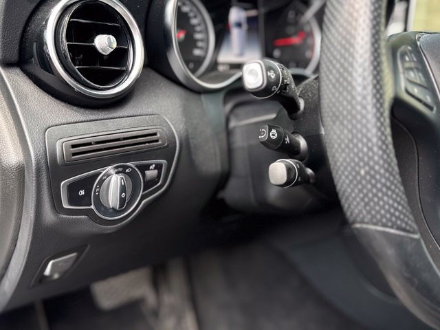 Used 2019 Mercedes-Benz GLC 300 4MATIC image 12