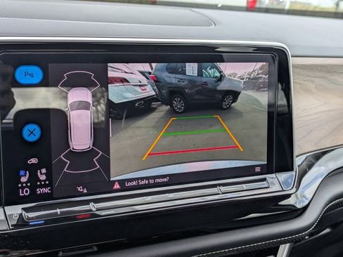 Used 2024 Volkswagen Atlas SE image 24