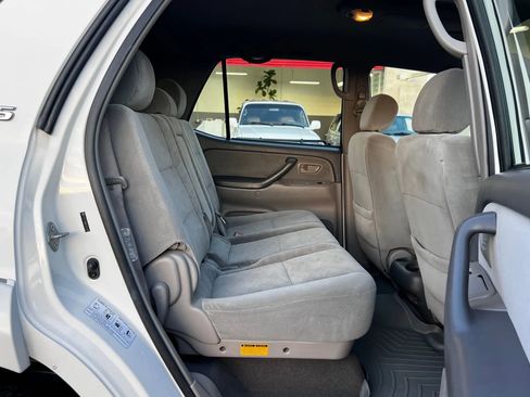 Used 2005 Toyota Sequoia SR5 image 20