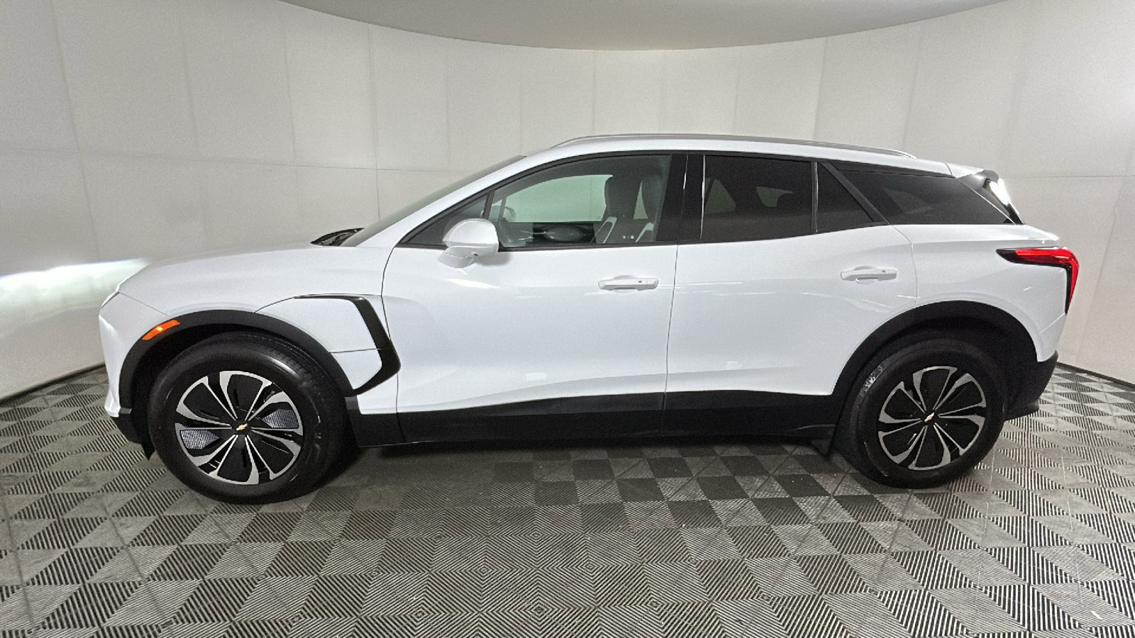 Used 2024 Chevrolet Blazer EV LT AWD/4WD image 7