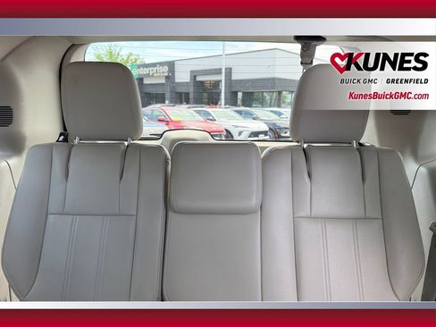 Used 2014 Chrysler Town & Country Touring FWD image 26