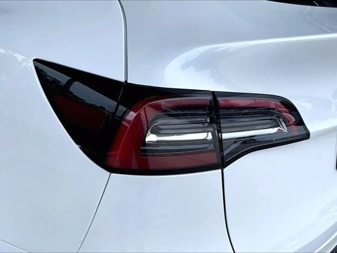 Used 2023 Tesla Model Y AWD image 20