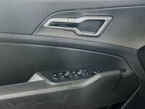 Used 2025 Kia Sportage LX image 15