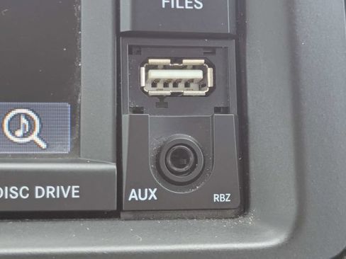 Used 2016 Chrysler Town & Country Touring FWD image 22