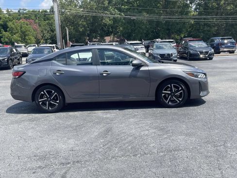 Used 2024 Nissan Sentra SV FWD image 2