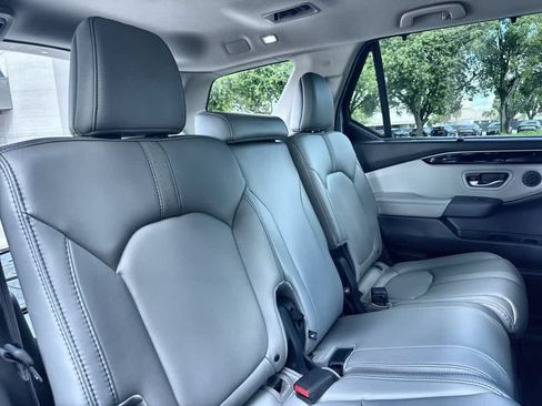 Used 2025 Honda Pilot EX-L image 26