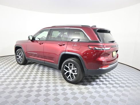 Used 2023 Jeep Grand Cherokee Limited image 4