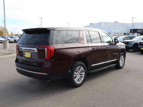 Used 2022 GMC Yukon XL SLT w/ SLT Luxury Package image 7