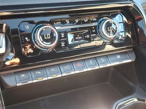 Used 2022 GMC Sierra 1500 AT4 w/ AT4 Premium Package image 17