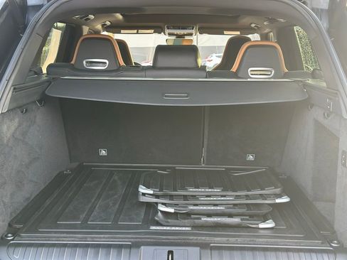 Used 2022 Land Rover Range Rover Sport SVR image 9