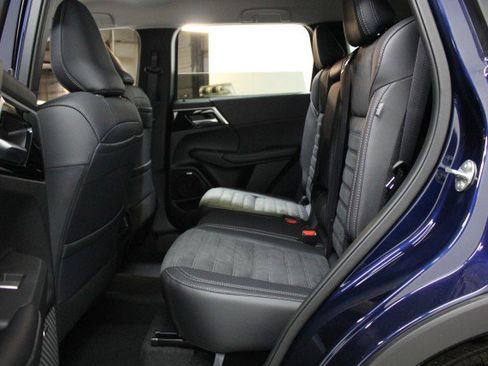 New 2025 Mitsubishi Outlander SE image 24