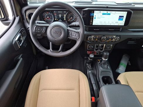 Used 2026 Jeep Gladiator Willys AWD/4WD image 8